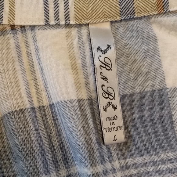 R N B soft flannel shirt - Picture 2 of 2
